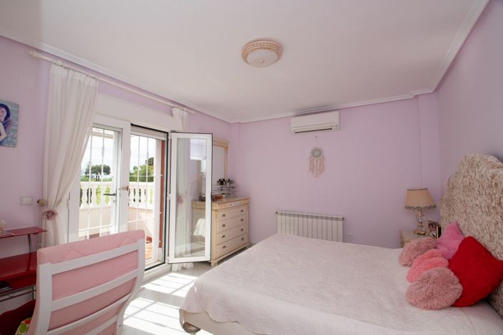 Image No.23-4 Bed Villa for sale