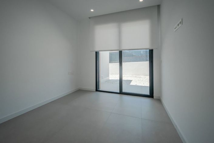 Image No.19-3 Bed Villa for sale