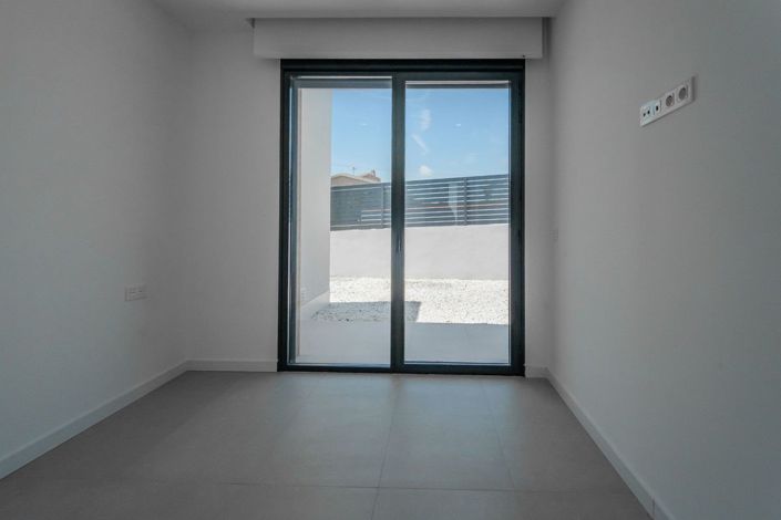 Image No.29-3 Bed Villa for sale