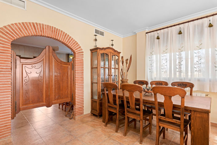 Image No.10-3 Bed Country House for sale