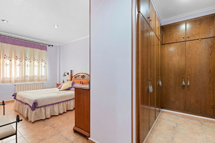 Image No.21-3 Bed Country House for sale