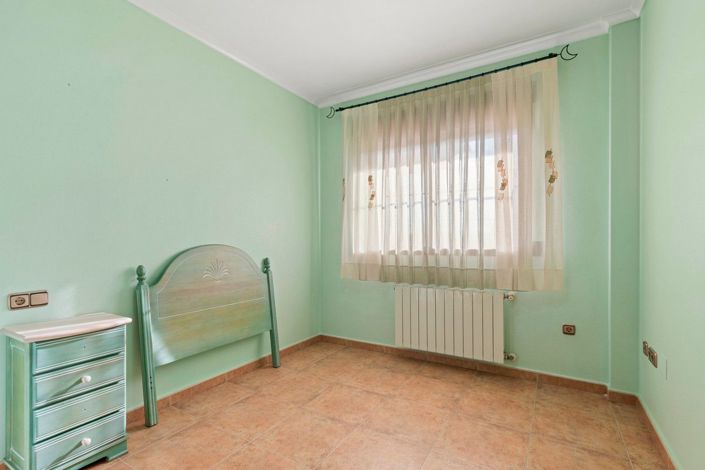 Image No.23-3 Bed Country House for sale