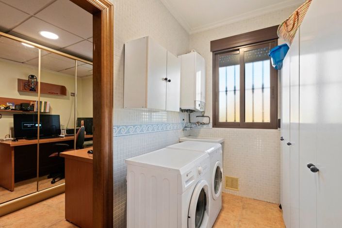 Image No.26-3 Bed Country House for sale