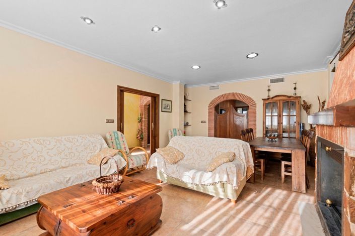 Image No.8-3 Bed Country House for sale