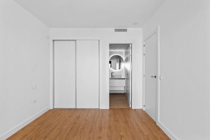 Image No.9-2 Bed Apartment for sale