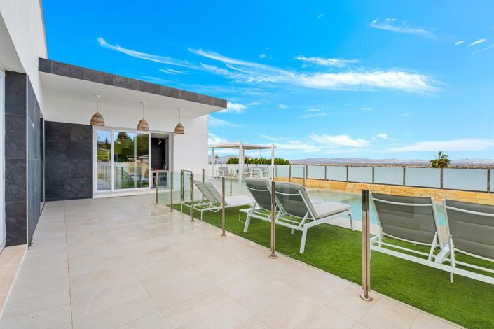 Image No.6-4 Bed Villa for sale