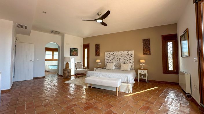 Image No.25-7 Bed Villa for sale