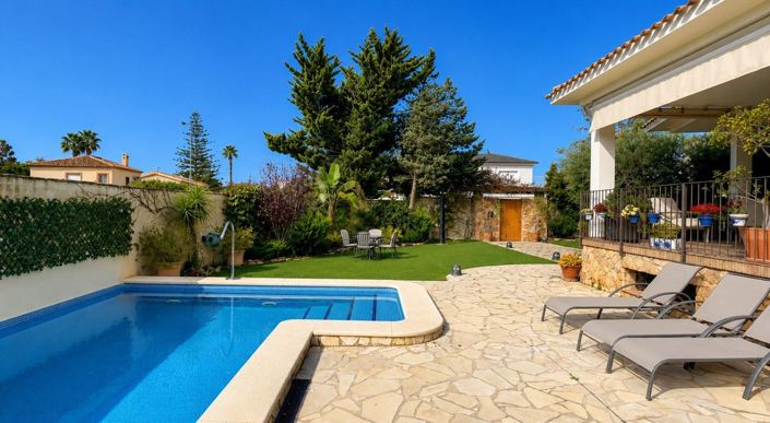 Image No.4-7 Bed Villa for sale