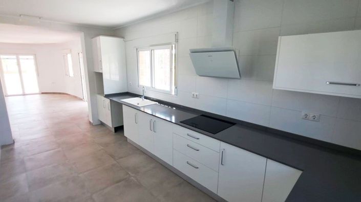 Image No.7-3 Bed Villa for sale