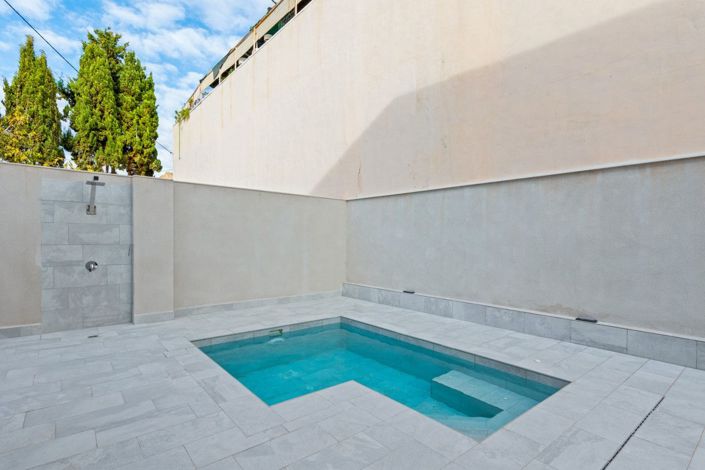 Image No.4-4 Bed Villa for sale