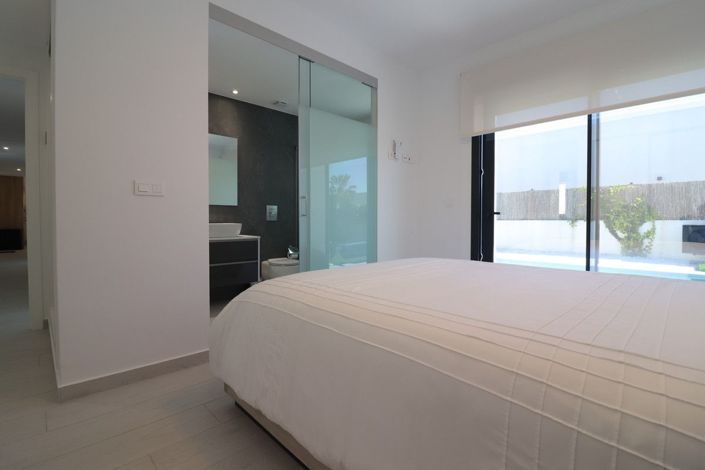 Image No.14-3 Bed Villa for sale