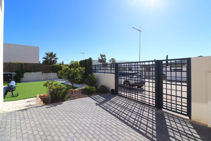 Image No.29-3 Bed Villa for sale