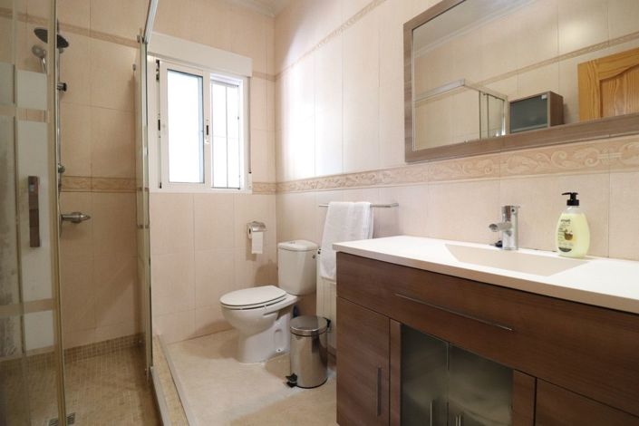 Image No.18-3 Bed Villa for sale