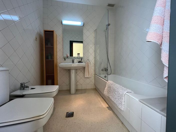 Image No.18-4 Bed Villa for sale