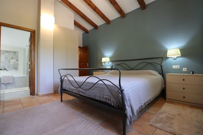 Image No.11-7 Bed Villa for sale