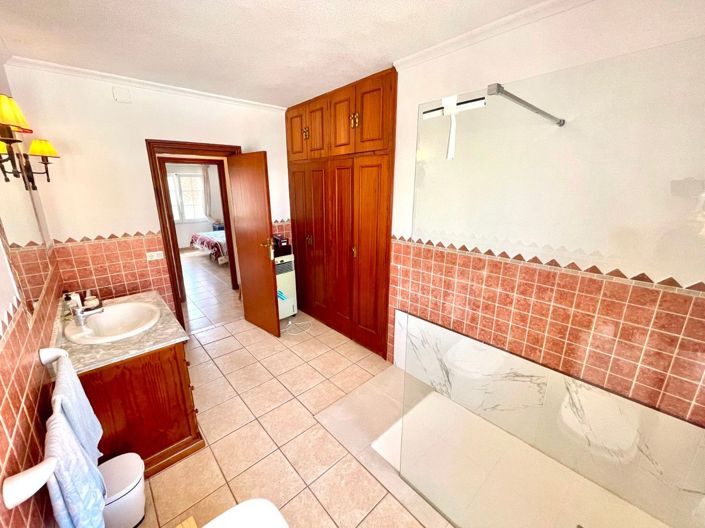 Image No.20-4 Bed Villa for sale