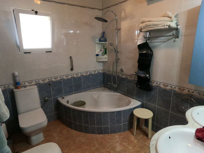Image No.30-3 Bed Country House for sale