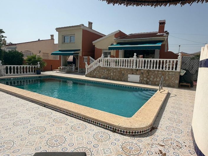 Image No.2-4 Bed Villa for sale