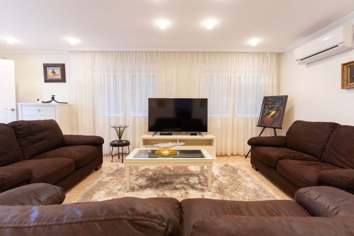 Image No.9-7 Bed Villa for sale