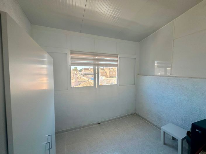 Image No.14-2 Bed House for sale