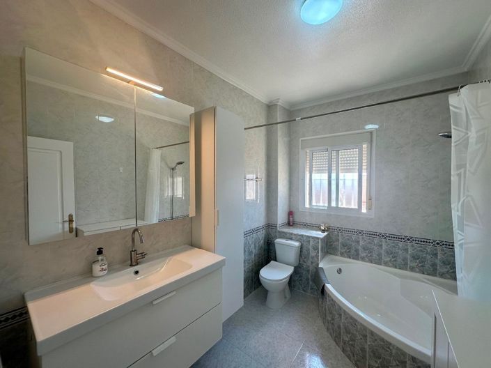 Image No.17-2 Bed House for sale