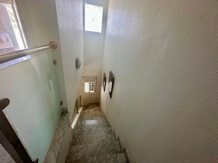 Image No.19-2 Bed House for sale