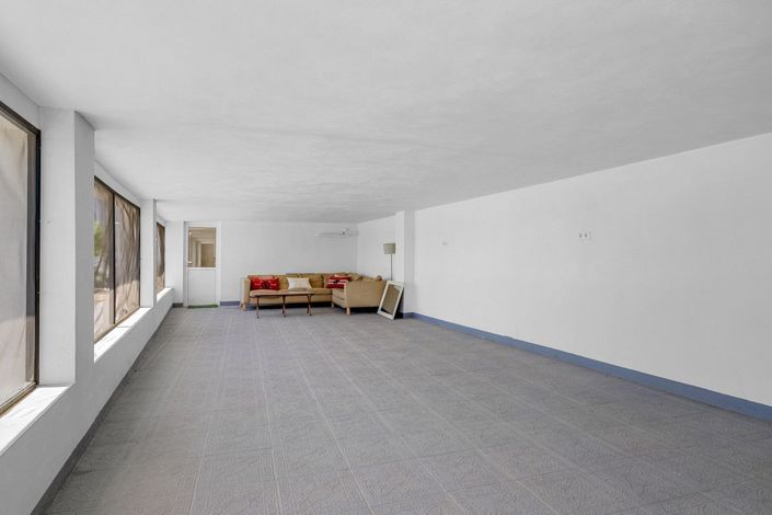 Image No.45-8 Bed Country House for sale
