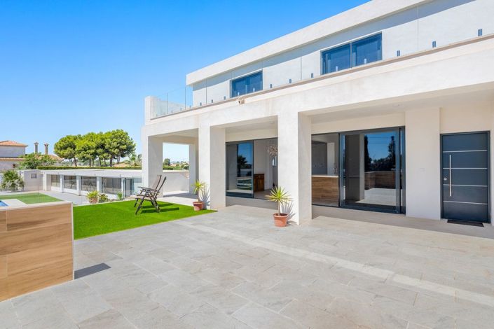 Image No.6-8 Bed Country House for sale