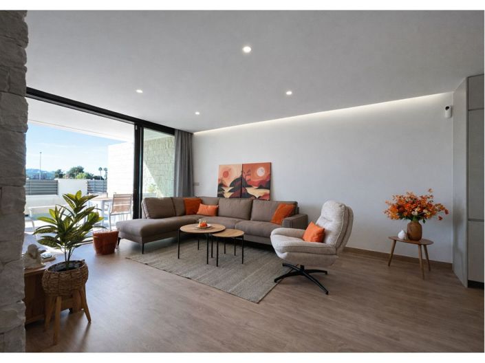 Image No.10-3 Bed House for sale