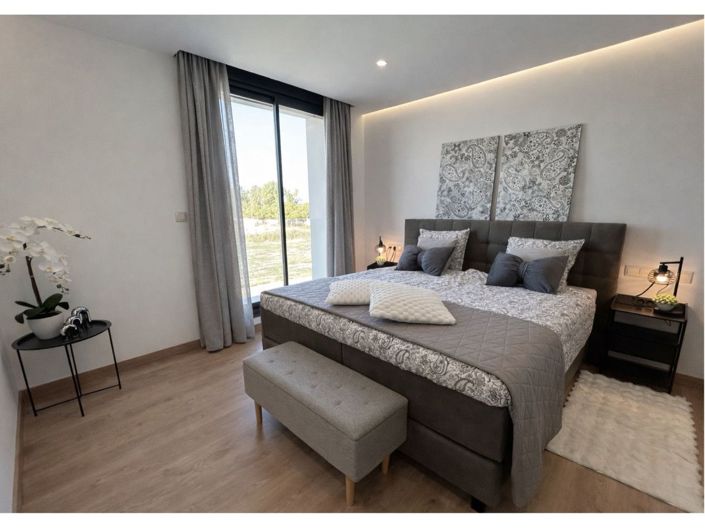 Image No.19-3 Bed House for sale