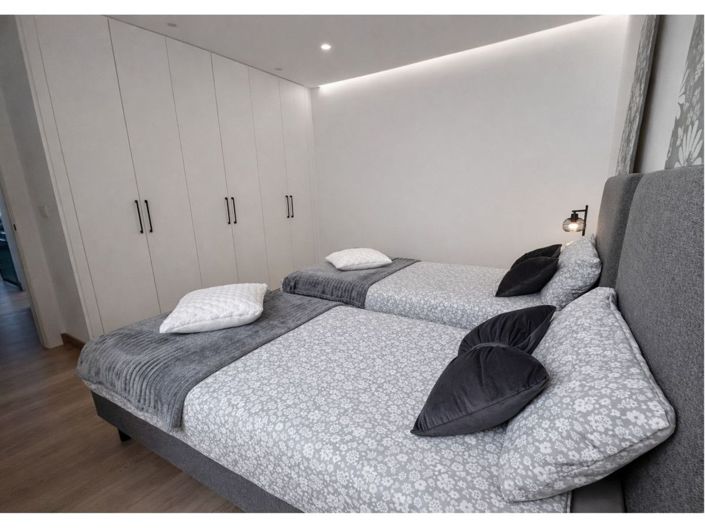 Image No.25-3 Bed House for sale