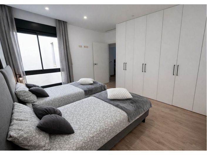 Image No.26-3 Bed House for sale