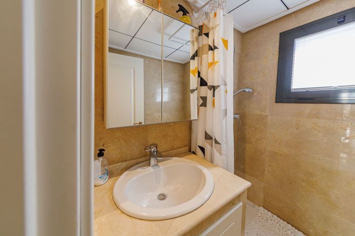 Image No.16-2 Bed House for sale
