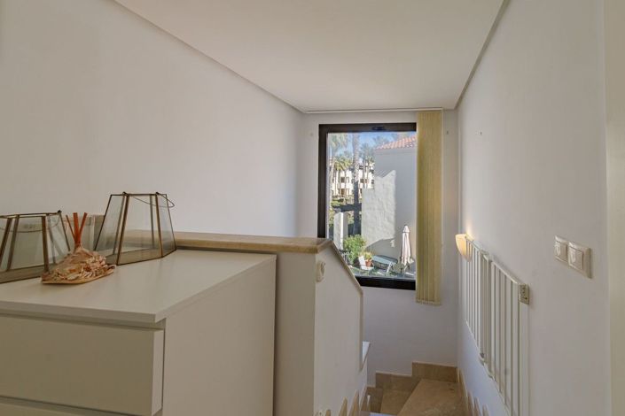 Image No.25-2 Bed House for sale