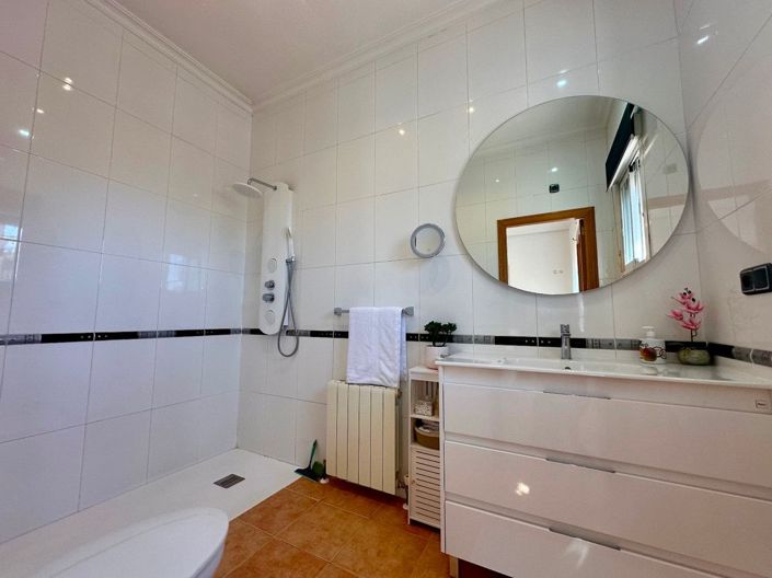 Image No.12-3 Bed Villa for sale