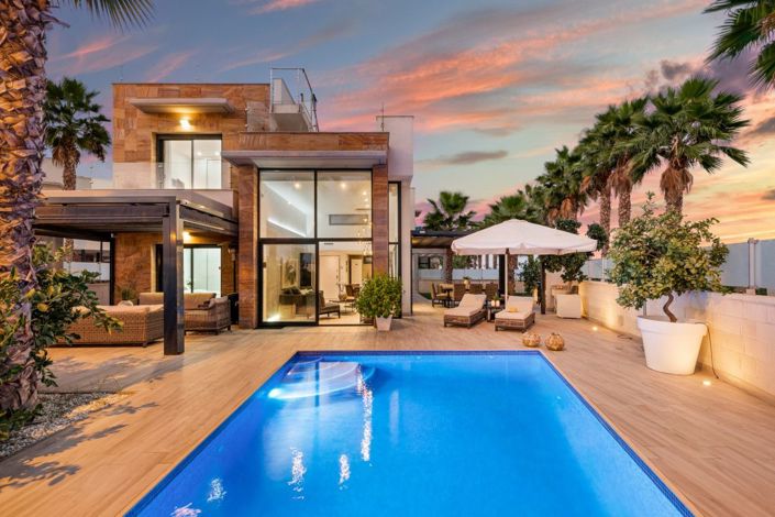Image No.2-5 Bed Villa for sale