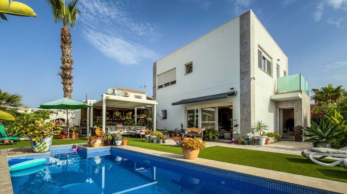 Image No.16-2 Bed Villa for sale