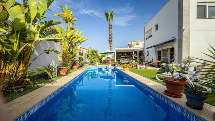 Image No.2-2 Bed Villa for sale