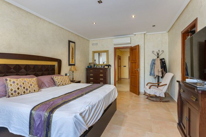 Image No.11-4 Bed Villa for sale