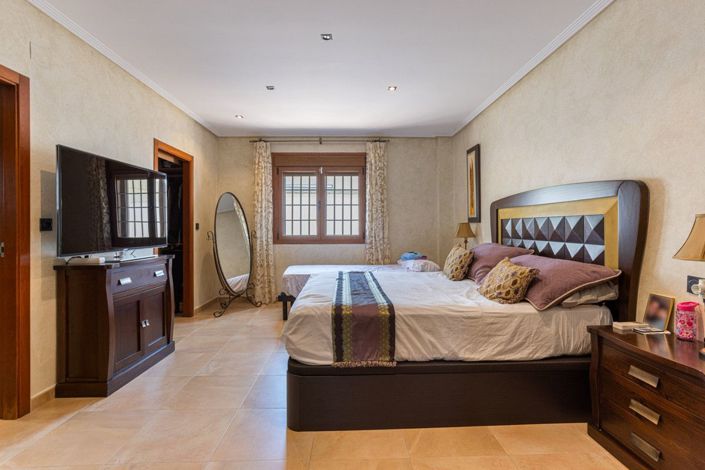 Image No.9-4 Bed Villa for sale