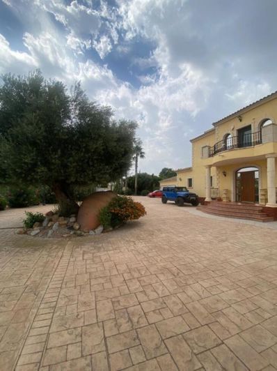 Image No.13-4 Bed Country House for sale