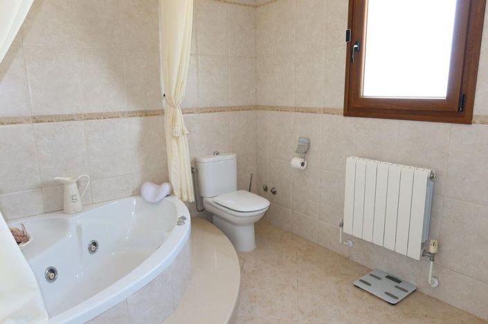 Image No.35-4 Bed Country House for sale