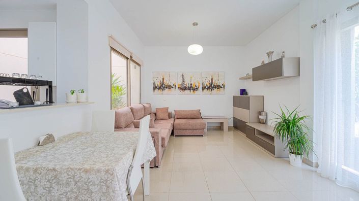 Image No.3-3 Bed House for sale