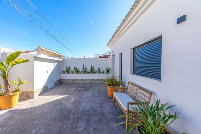 Image No.3-3 Bed Villa for sale