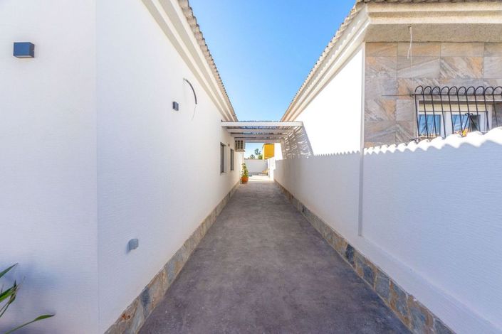 Image No.5-3 Bed Villa for sale