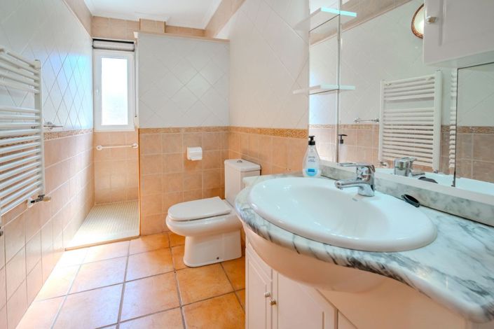 Image No.36-5 Bed Villa for sale