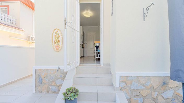 Image No.24-3 Bed House for sale