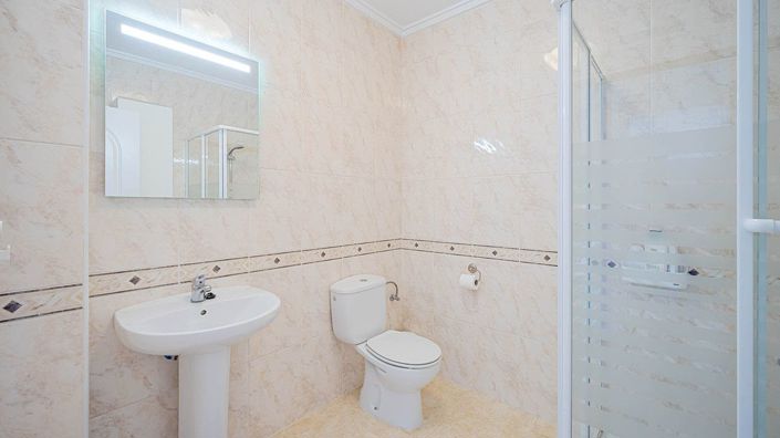 Image No.49-3 Bed House for sale