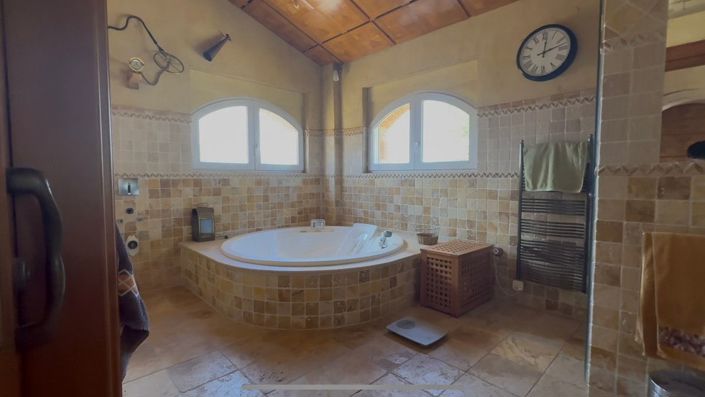 Image No.32-6 Bed Villa for sale