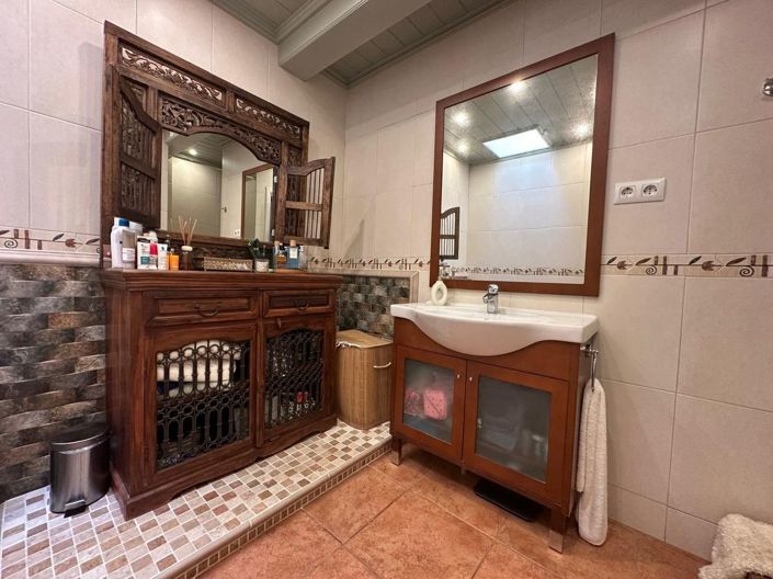 Image No.28-3 Bed House for sale